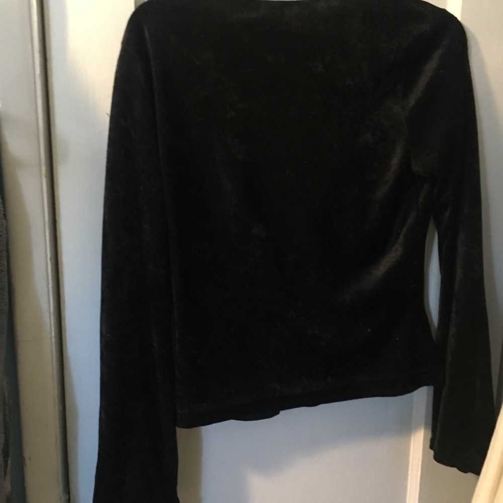 Black flower shirt🖤 - Picture 3 of 6